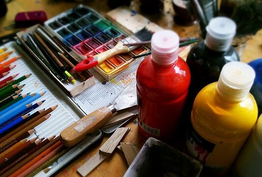 Czy akryl przy listwach się maluje? Czy akryl przy listwach się maluje?