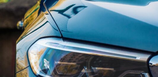 Podróż służbowa i turystyka w Wielkopolsce - jak szybko zorganizować mobilność po przylocie